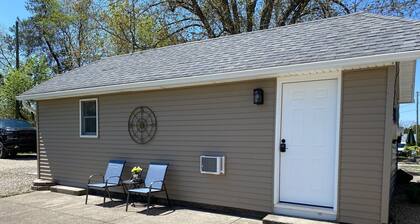 300 Sq Ft Studio Apt - Downtown Lexington, close to Mid-Ohio Sports Car Course