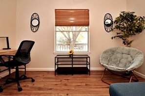 TV, Netflix, streaming services, offices - Cozy Spacious Corporate Housing 4 BR|2.5 Bath|Loft|Office|Near Tesla (Austin)