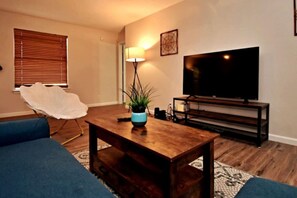 TV, Netflix, servizi in streaming, studio