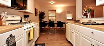 Cozy Spacious Corporate Housing 4 BR|2.5 Bath|Loft|Office|Near Tesla