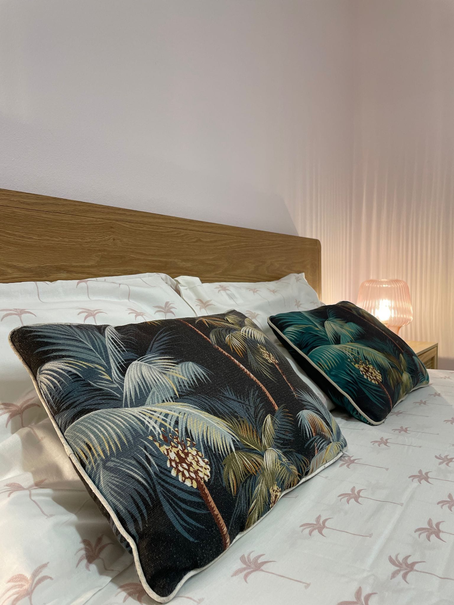 واي فاي مجانًا وملاءات أسرّة