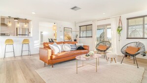 A modern living room with a leather sofa, a coffee table, and two chairs. - ✧VIEWS✧ 6min to Joshua Tree walk to bars + firepit  (Twentynine Palms)