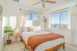 3 عدّة غرف نوم ومكواة/لوح كي وواي فاي مجانًا وملاءات أسرّة