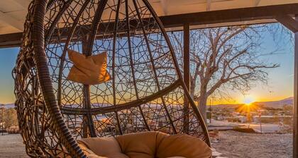 ✧VIEWS✧ 6min to Joshua Tree walk to bars + firepit