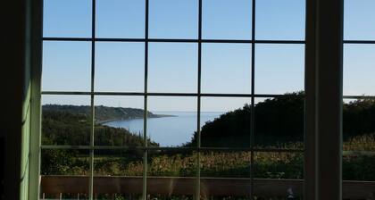 Family-sized Bluff House Overlooking the Beautiful Cook Inlet with Mountain View