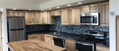 Frigorífic, microones, forn i placa de cuina