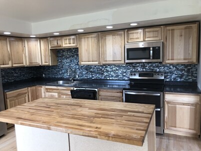 Family-sized Bluff House Overlooking the Beautiful Cook Inlet with Mountain View