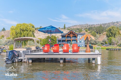 Premier Vacation Home steps to Skaha Lake