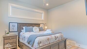 2 bedrooms, iron/ironing board, free WiFi, bed sheets