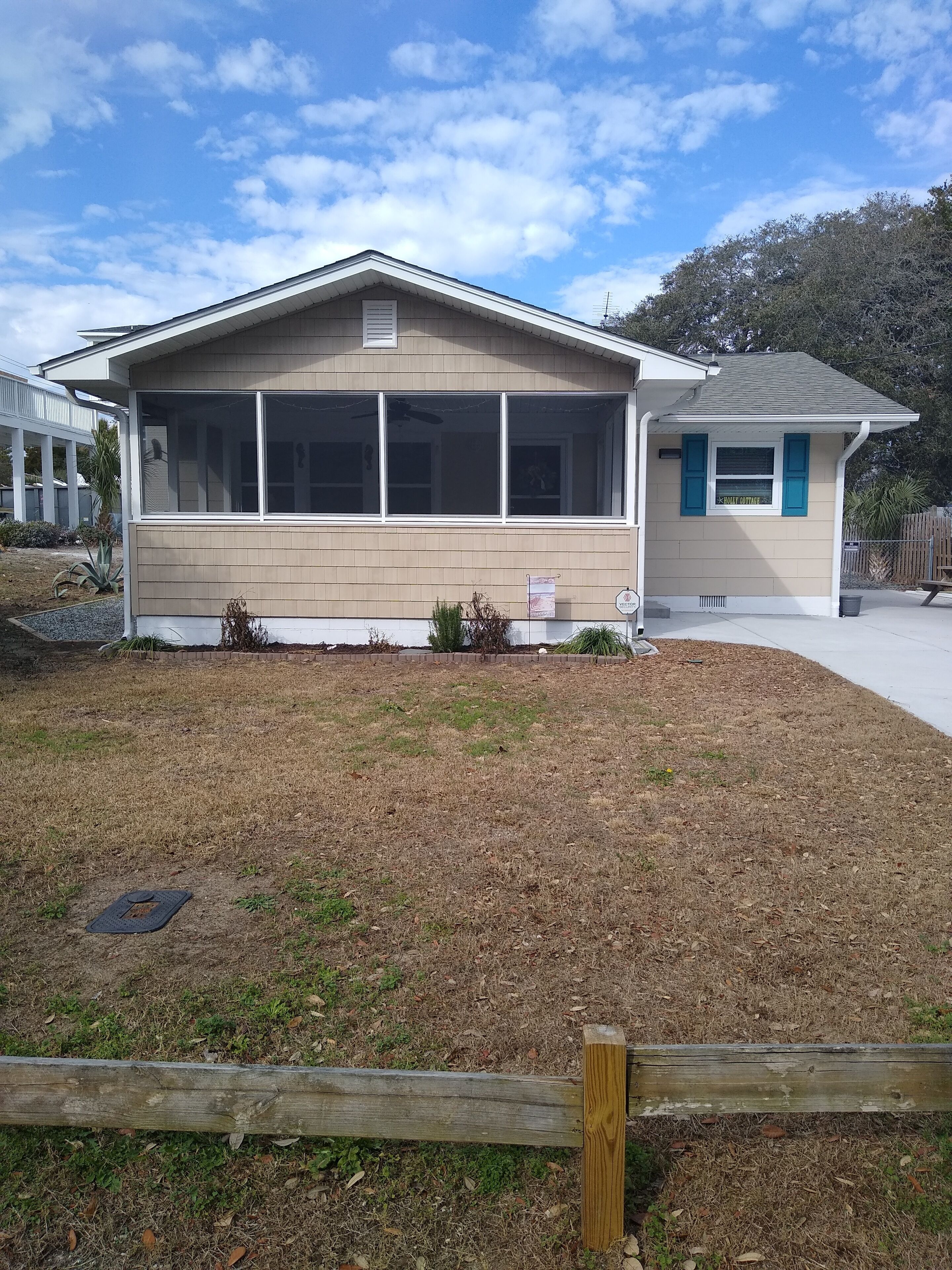Holly  Cottage with large screen porch for relaxing and listening to the waves