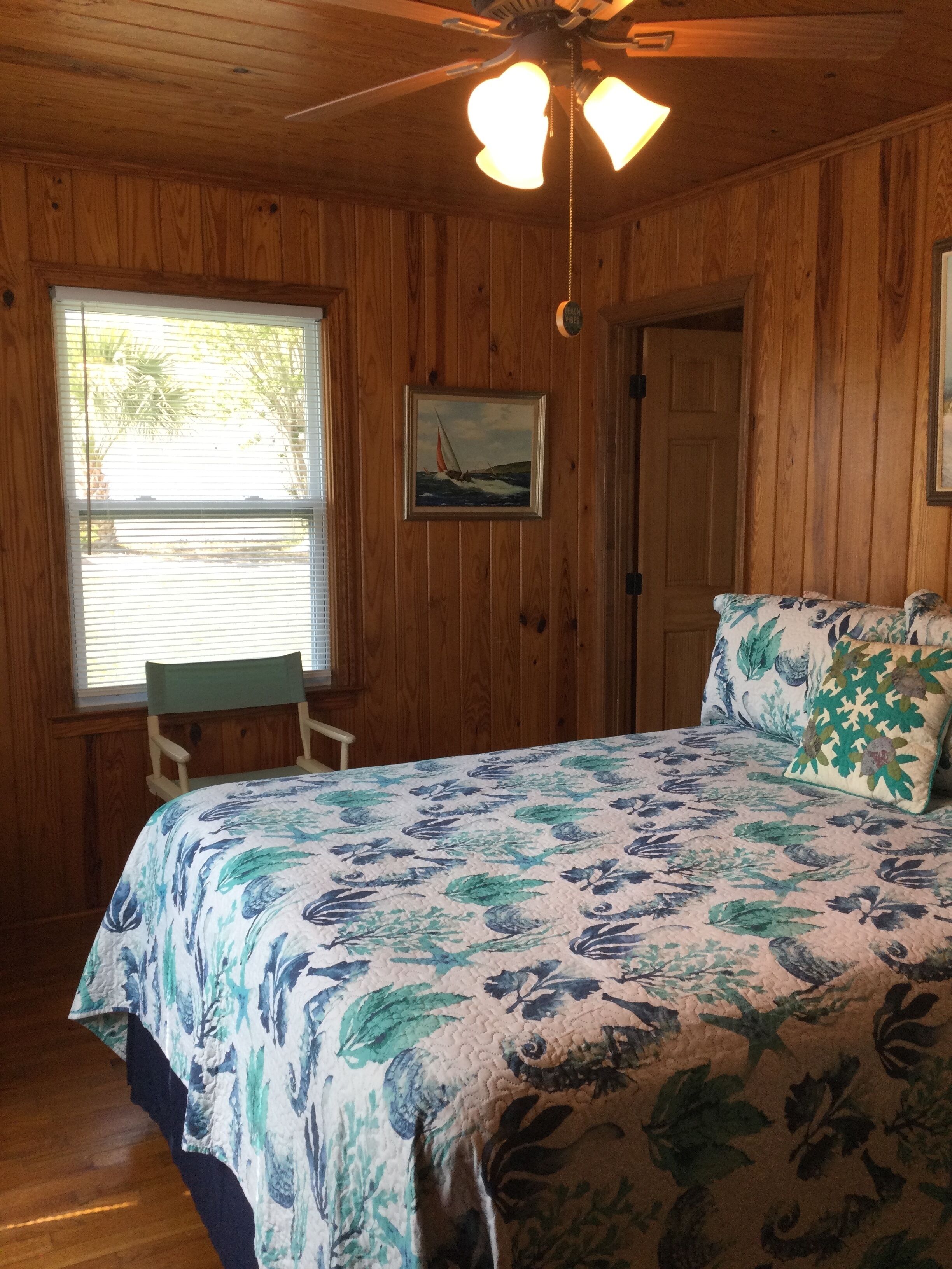 Holly  Cottage with large screen porch for relaxing and listening to the waves