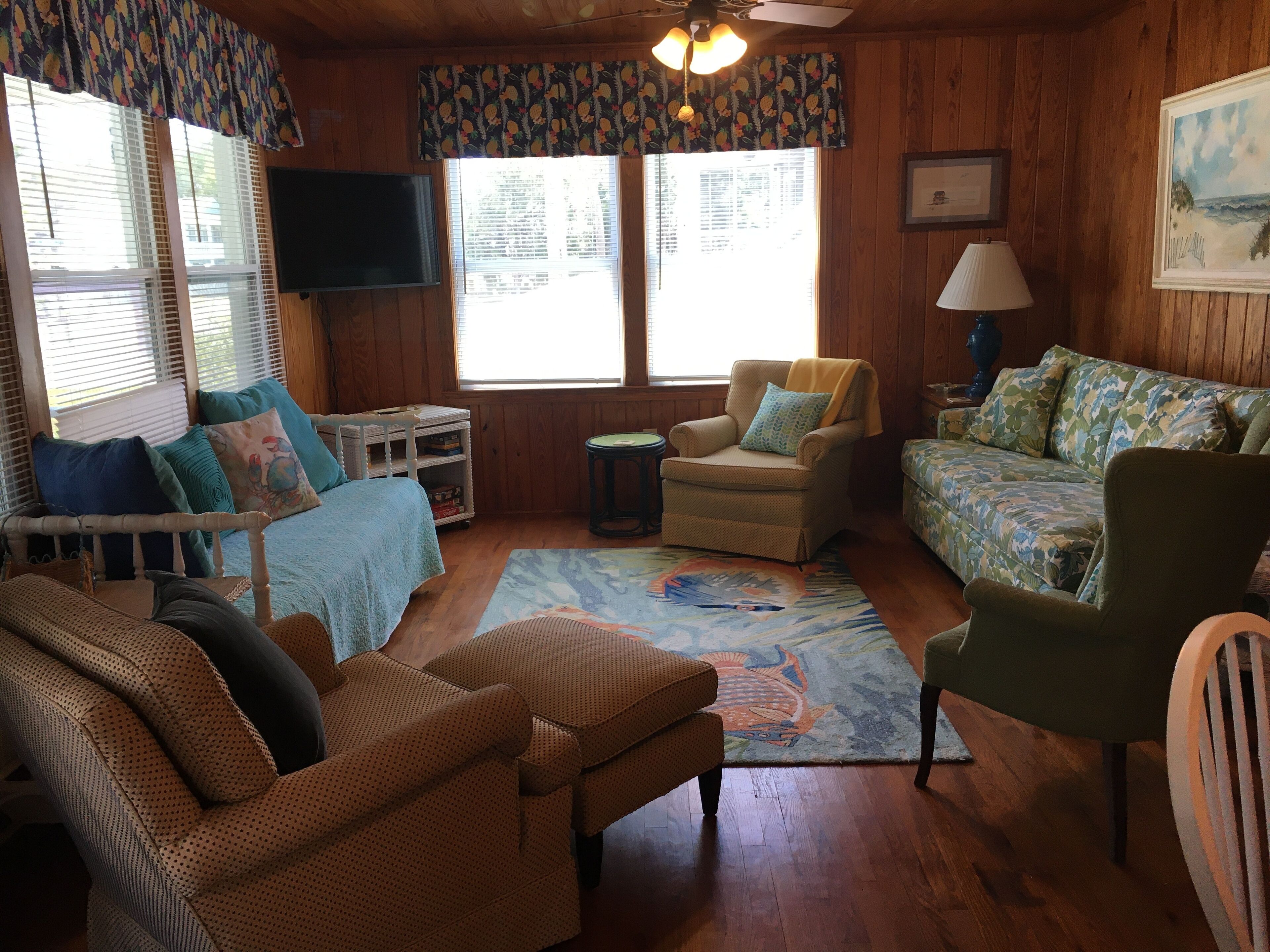 Holly  Cottage with large screen porch for relaxing and listening to the waves