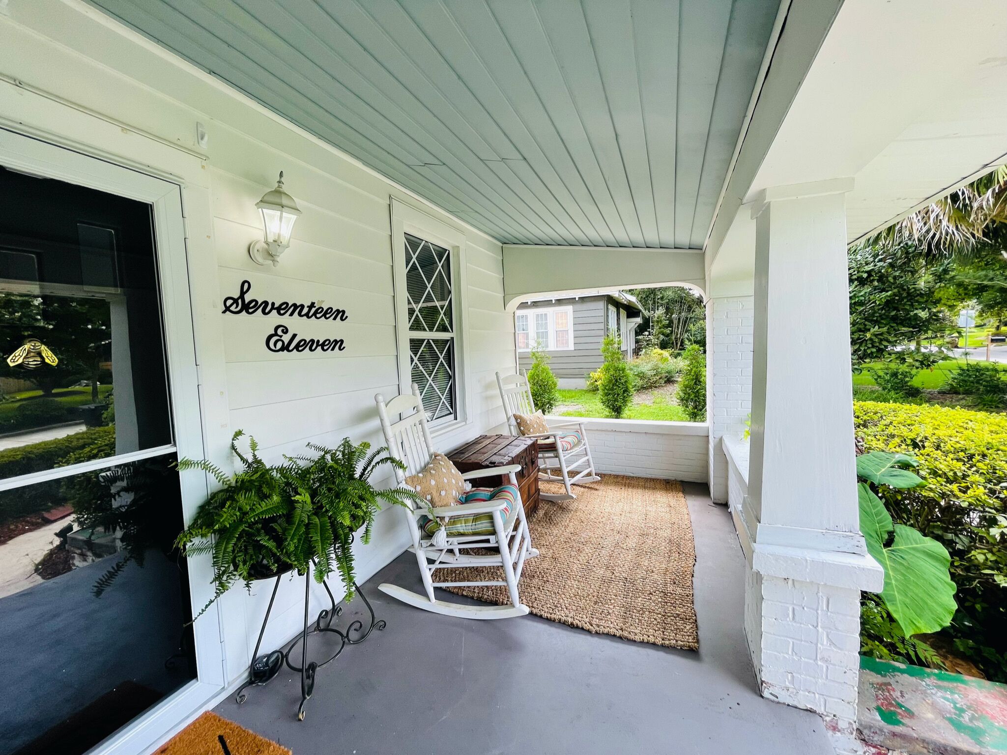 The Sunday Morning Bungalow- Near Downtown & Beach! 