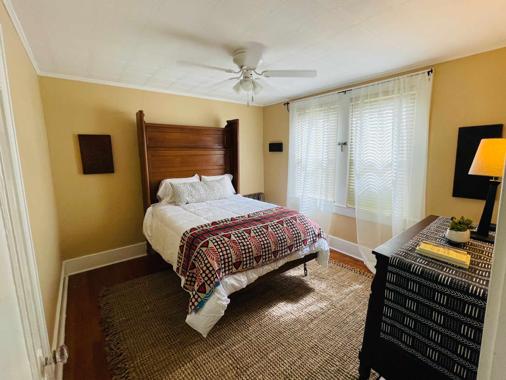 The Sunday Morning Bungalow- Near Downtown & Beach! 