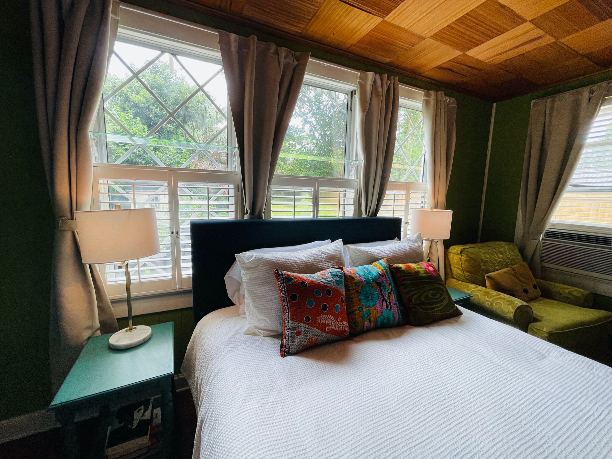 The Sunday Morning Bungalow- Near Downtown & Beach! 