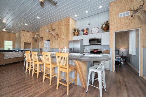 331 Acres of Comfort & Rest, ❤ of the Bluegrass- 12 mins from ARK w/Hot Tub 