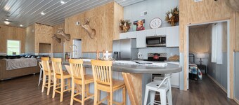 331 Acres of Comfort & Rest, ❤ of the Bluegrass- 12 mins from ARK w/Hot Tub 