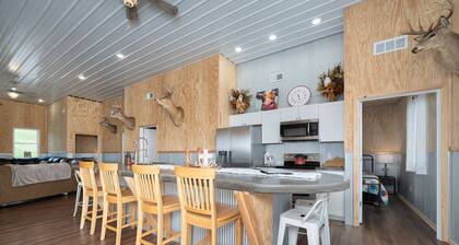 331 Acres of Comfort & Rest, ❤ of the Bluegrass- 12 mins from ARK w/Hot Tub