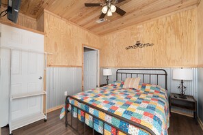 3 camere, una scrivania, ferro/asse da stiro, Wi-Fi gratuito