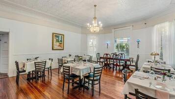 ダイニングルーム