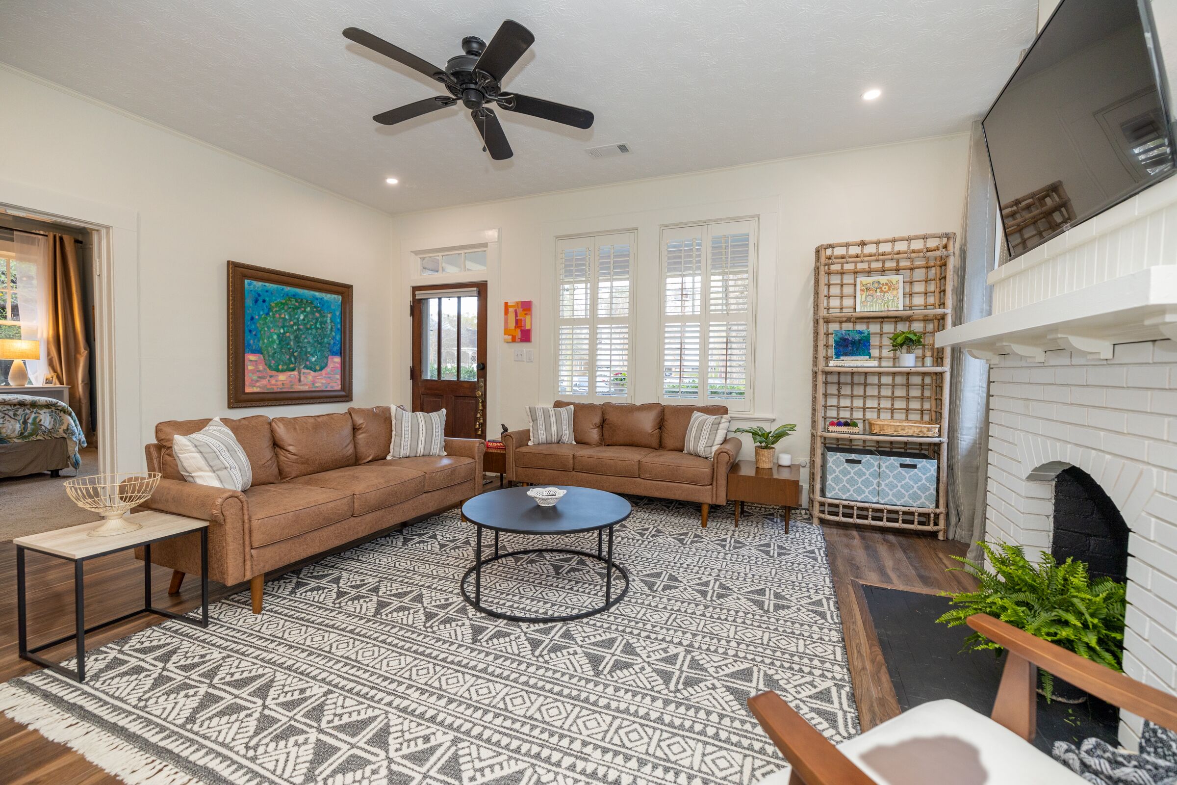 The Finch- Cheerful Uptown 3 BR, 10 min to Moore