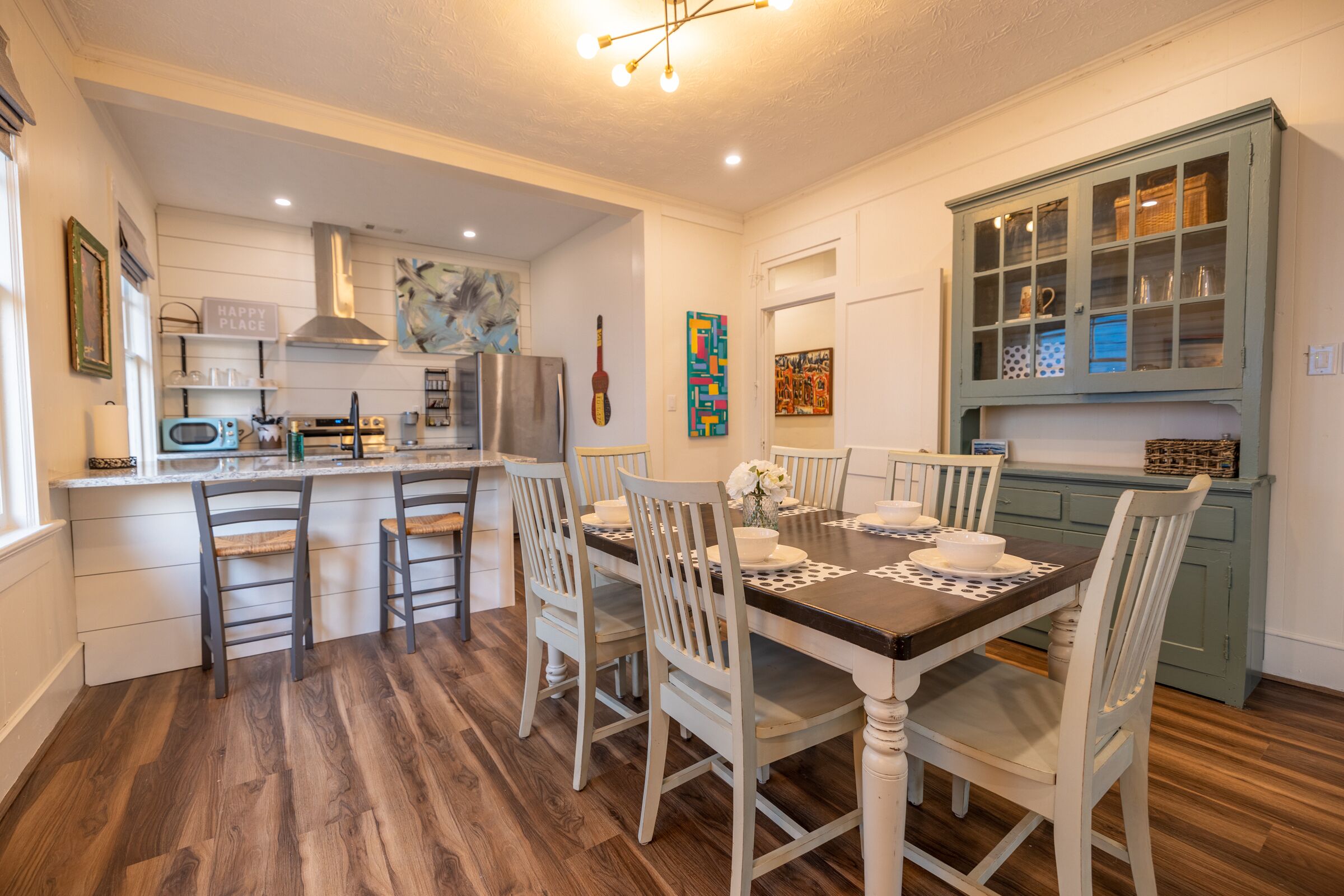 The Finch- Cheerful Uptown 3 BR, 10 min to Moore