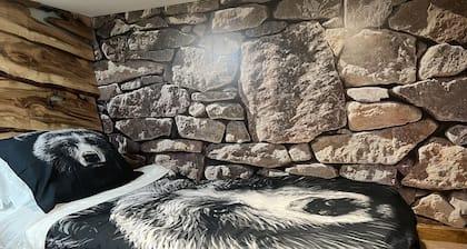 Rustic Cabin on the rapids of Toccoa River