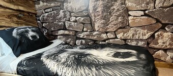 Rustic Cabin on the rapids of Toccoa River