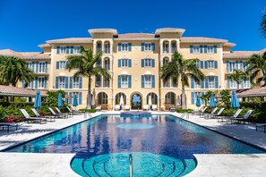 حمّام سباحة خارجي