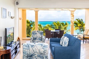 تلفزيون ذكي، كُتُب، شاشة كمبيوتر، طابعة