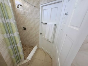 Bruser, håndklæder, Sæbe, Toiletpapir