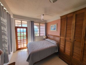 1 chambre, fer et planche à repasser, Wi-Fi gratuit, draps fournis