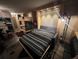 Iron/ironing board, free WiFi, bed sheets