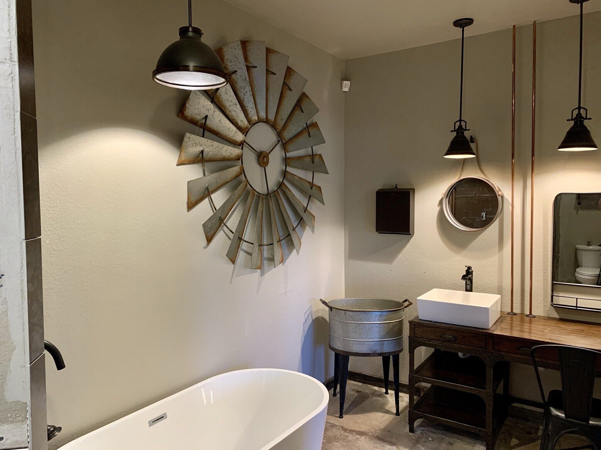 Serene Lake Lodge w/ all of the amenities your family could want! All Inclusive!