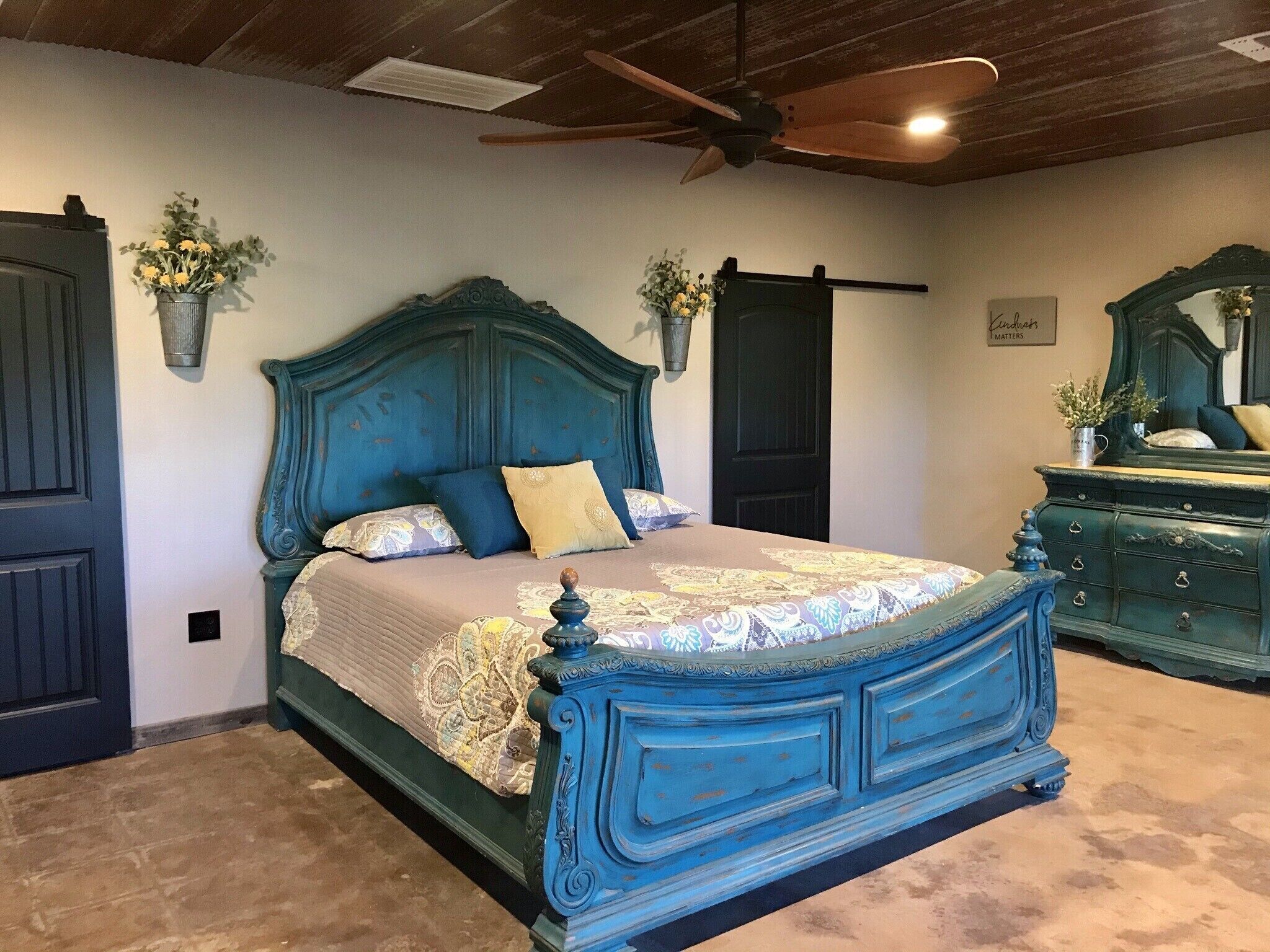 Serene Lake Lodge w/ all of the amenities your family could want! All Inclusive!