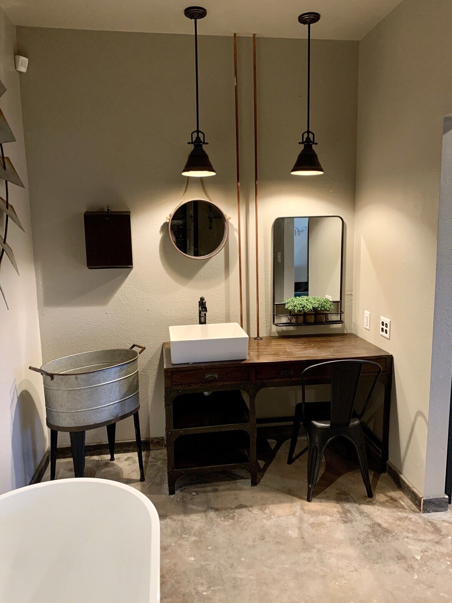 Serene Lake Lodge w/ all of the amenities your family could want! All Inclusive!