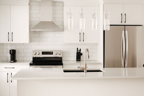 Modern Furnished House Near Dix30 & Downtown Montreal – Monthly Stays Welcome