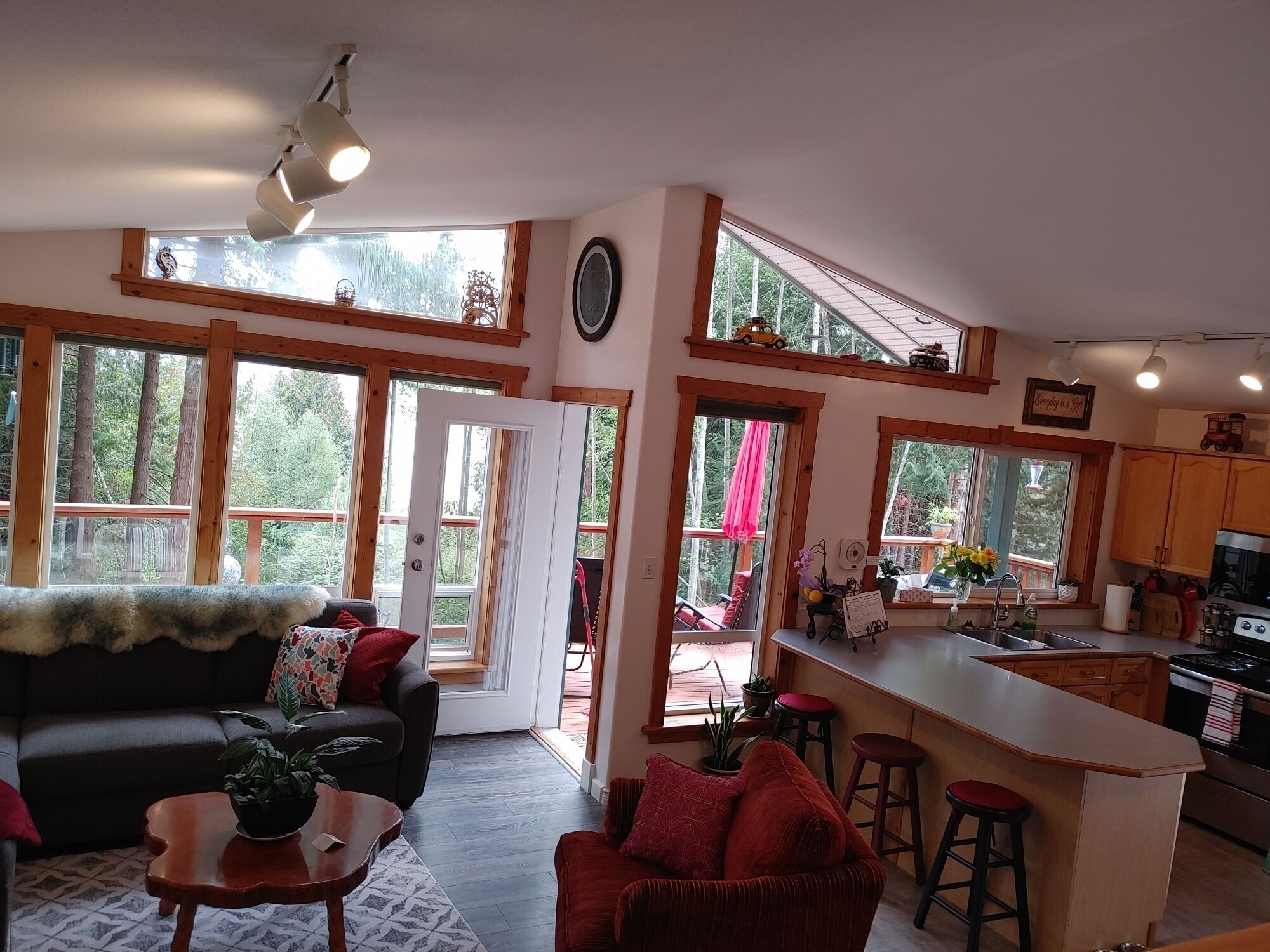 SeaView Getaway Vacation Home Rental-minutes from the beach.