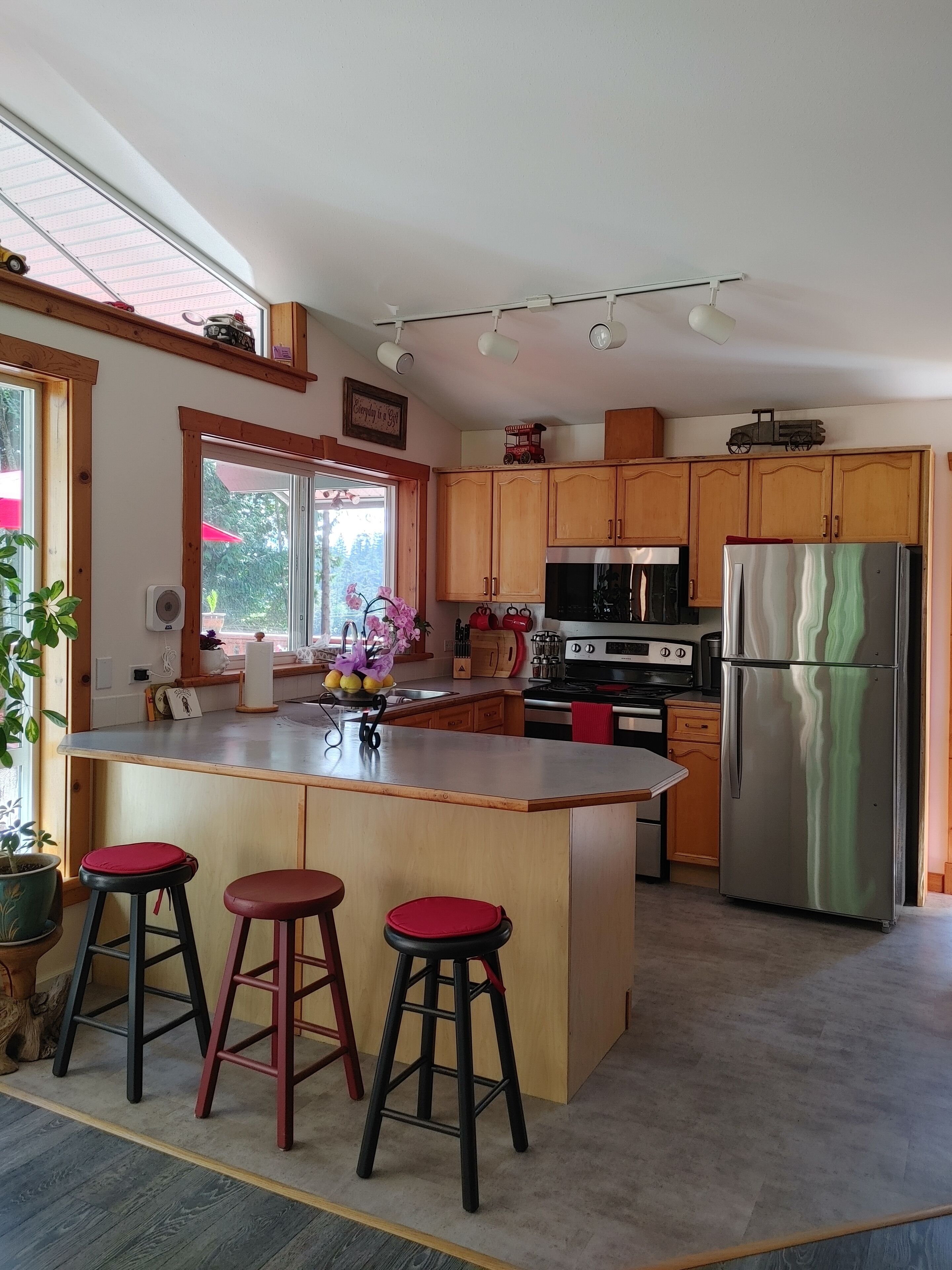 SeaView Getaway Vacation Home Rental-minutes from the beach.