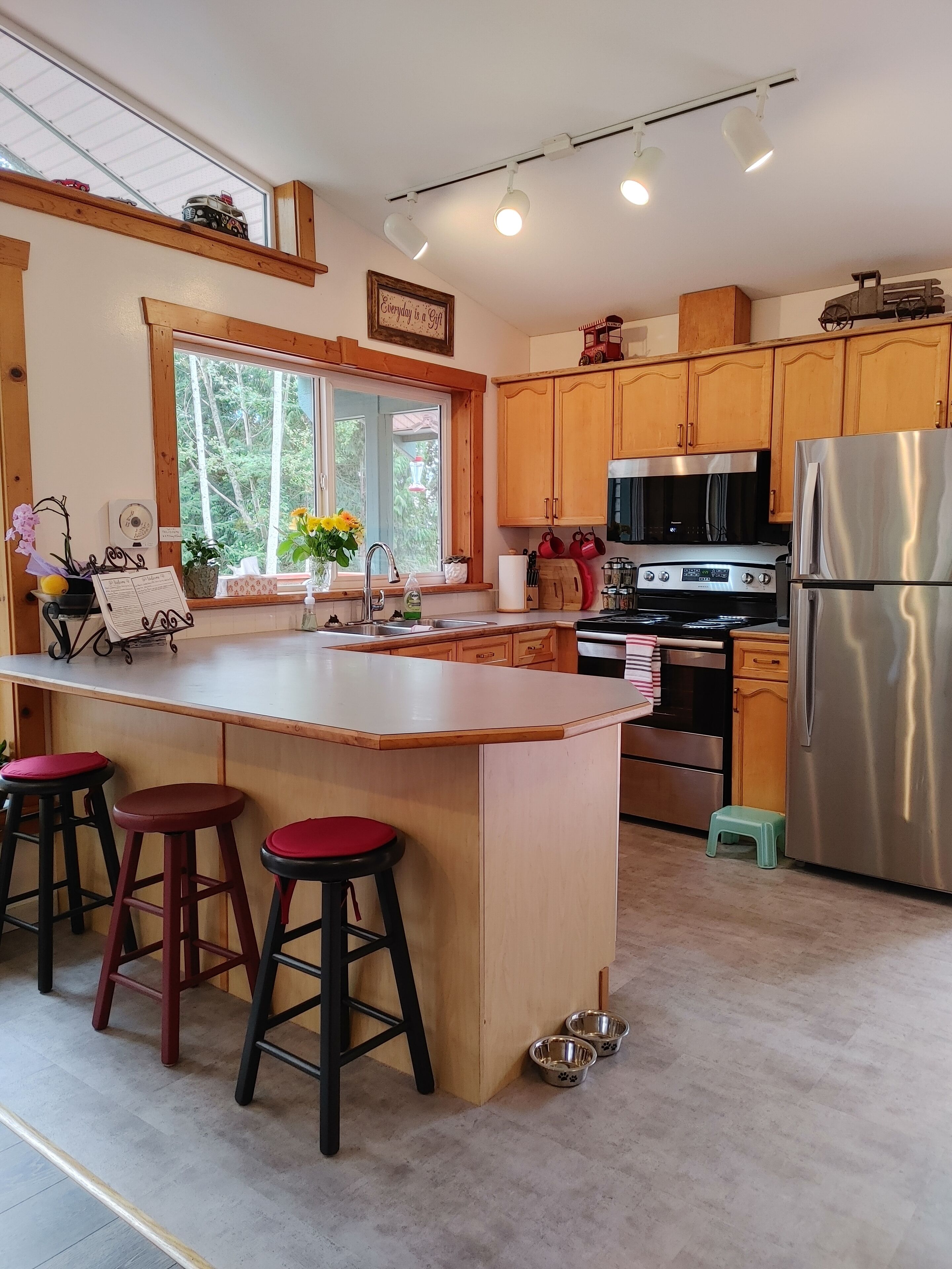 SeaView Getaway Vacation Home Rental-minutes from the beach.