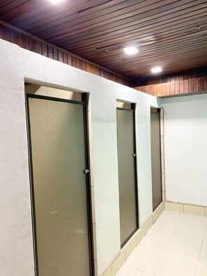 A corridor with three doors, wooden ceiling, and tiled floor. - Global House Costa Rica Backpackers (Alajuela)