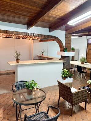 Basic House | Terrace/patio - Global House Costa Rica Backpackers (Alajuela)