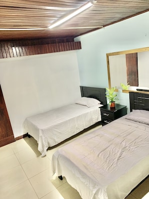 Dormitório compartilhado, banheiro compartilhado | Wi-Fi de cortesia, roupa de cama