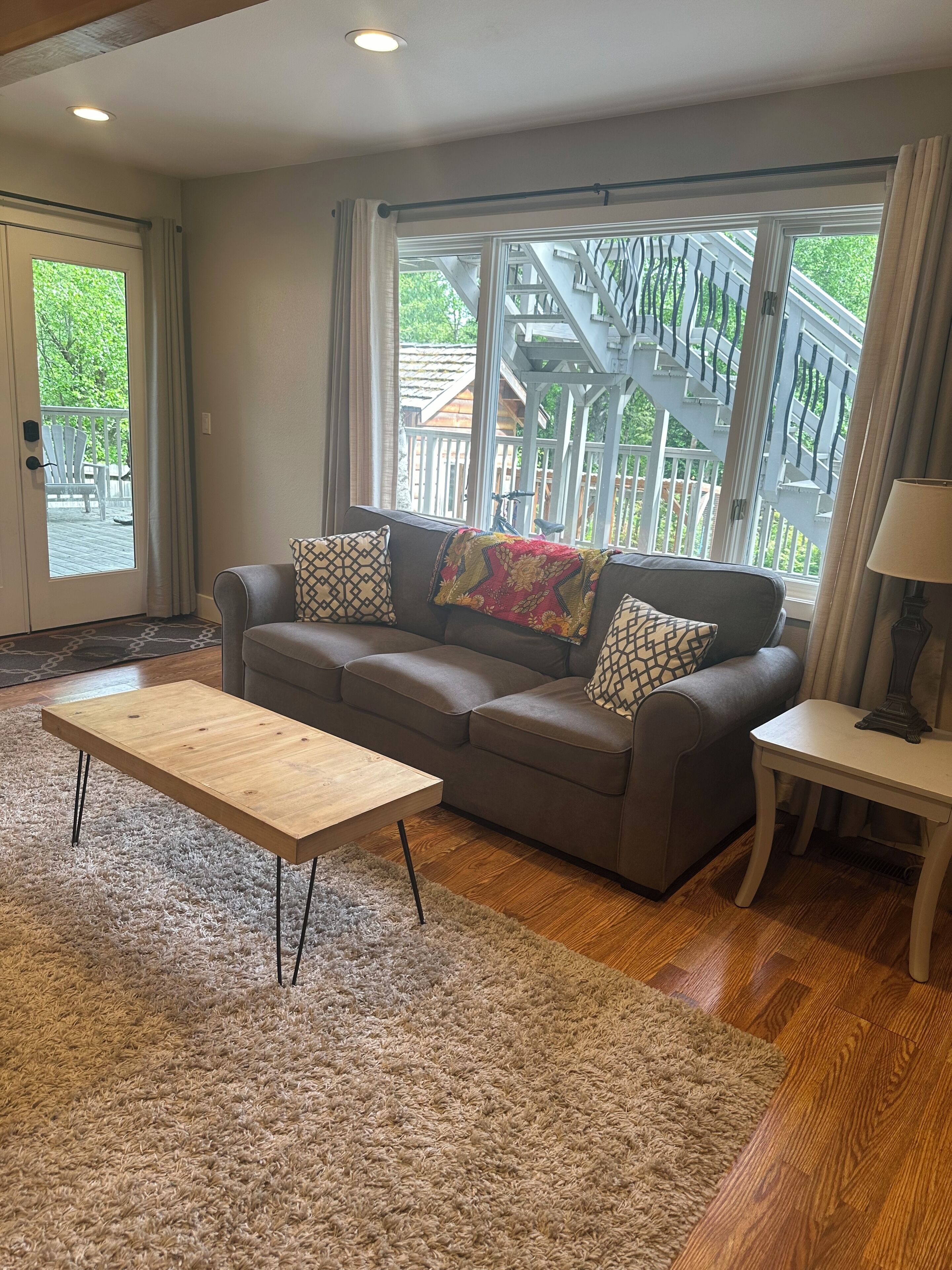 Campbell Creek Spacious Retreat