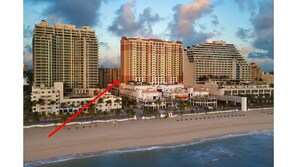 Beach nearby, sun-loungers, beach towels