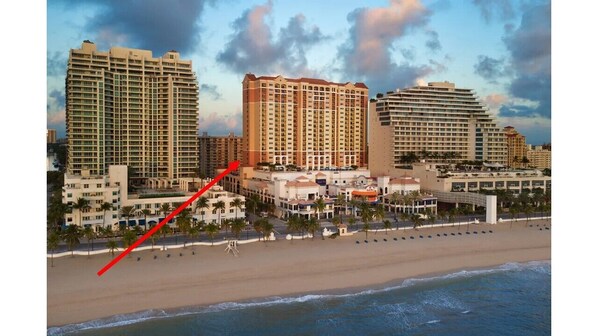 Beach nearby, sun loungers, beach towels