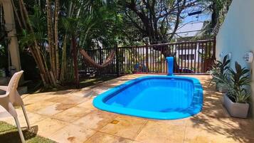 Kolam renang outdoor