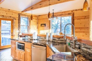Fridge, microwave, oven, stovetop - Sky Ridge. Movie Room. Games. Views. Spa. BBQ. (Big Bear Lake)