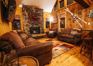 Smart TV, caminetto, lettore DVD, videoteca