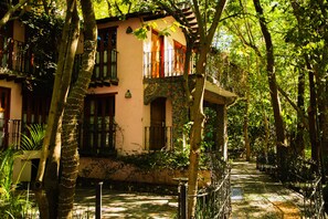 Deluxe Double Room, 2 Queen Beds, Courtyard View | Terrace/patio - Hotel La Casa de los Árboles (Zacualpan)